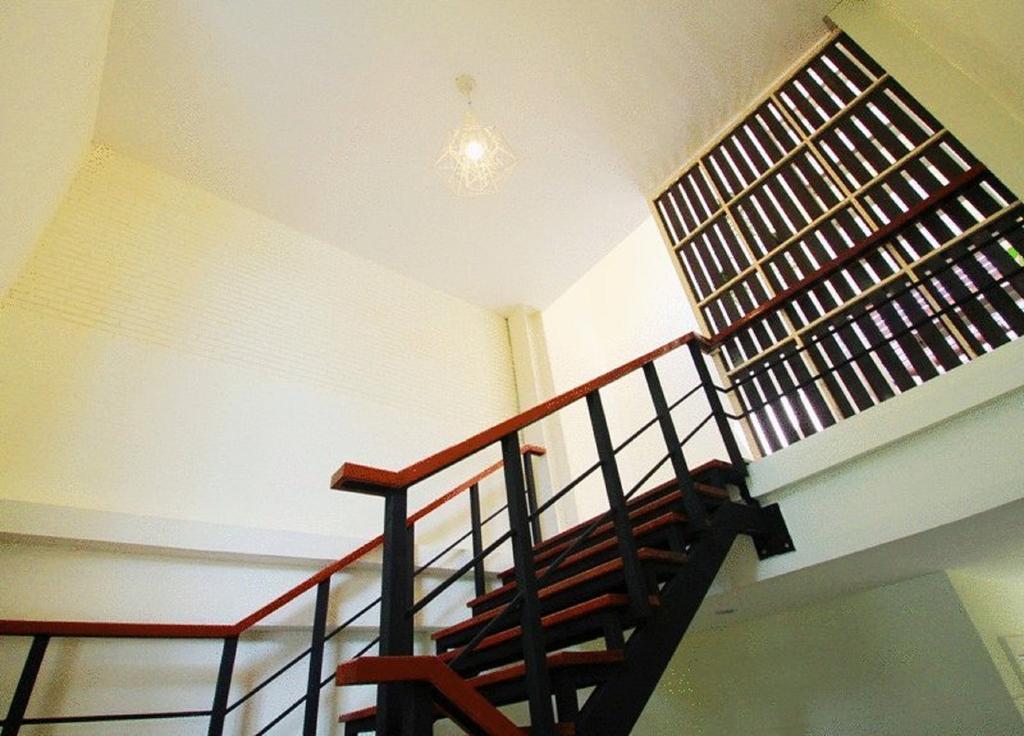 Sakul House Hostel Bangkok Exterior photo