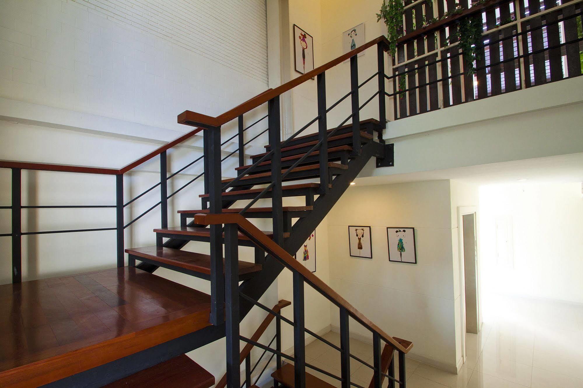 Sakul House Hostel Bangkok Exterior photo