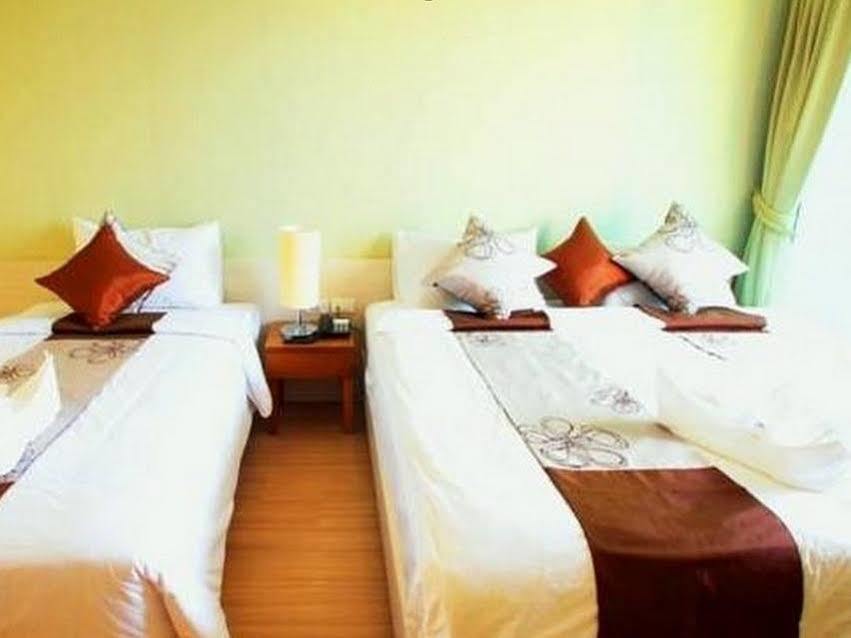 Sakul House Hostel Bangkok Exterior photo