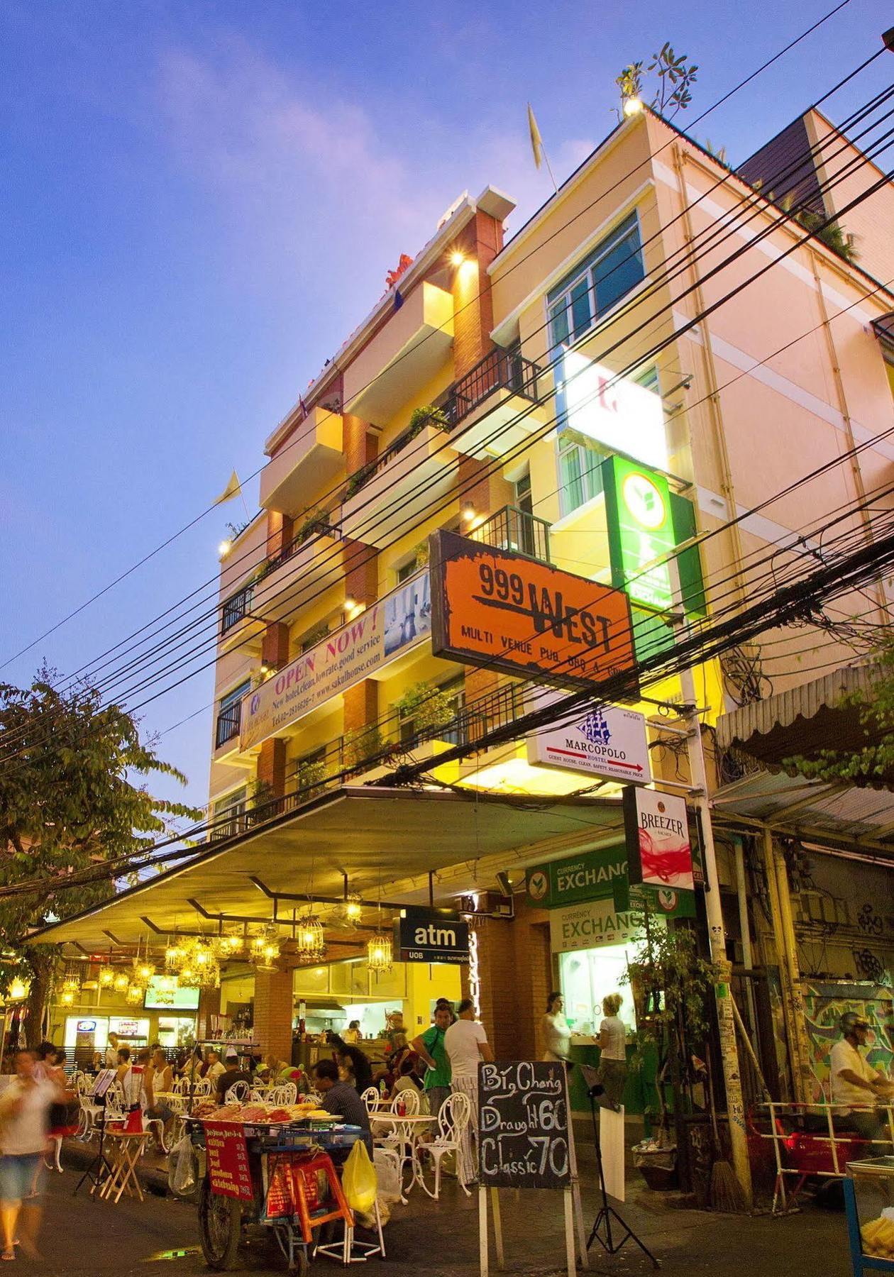 Sakul House Hostel Bangkok Exterior photo