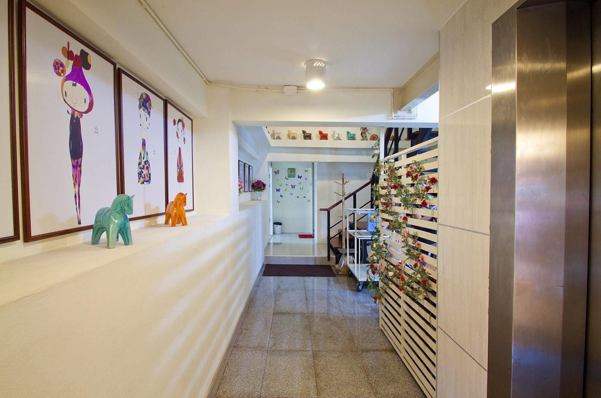 Sakul House Hostel Bangkok Exterior photo